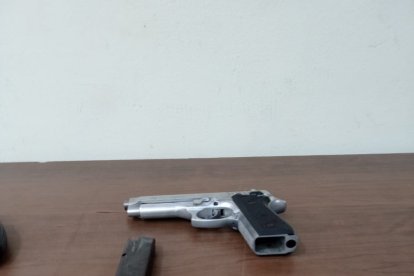 Arma de fuego que habría sido utilizada en  el asesinato del comunicador estaría involucrada en otros delitos.