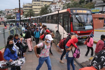 En horas pico se evidencia más el caos en el transporte urbano.