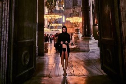 Marisa Papen en Hagia Sofía, Turquía.