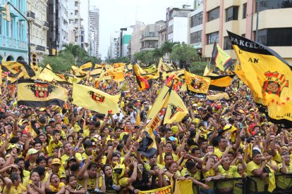 Una 'marea' amarilla en la 9 de Octubre.