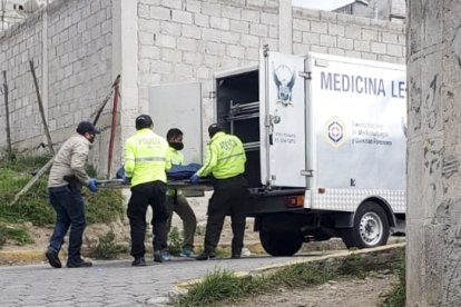 El cuerpo fue llevado a la morgue de la Policía Nacional para la autopsia correspondiente.