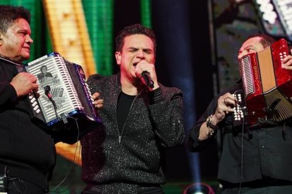 El músico 

cree que quienes 

se dedican al vallenato deberían unirse para hacerlo 

sonar.