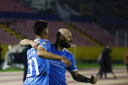 Nazareno Bazán (i) y Juan Manuel Tévez comandaron el ataque del Trencito.
