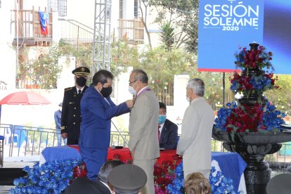 Como parte del acto, se entregaron condecoraciones a personalidades ilustres.
