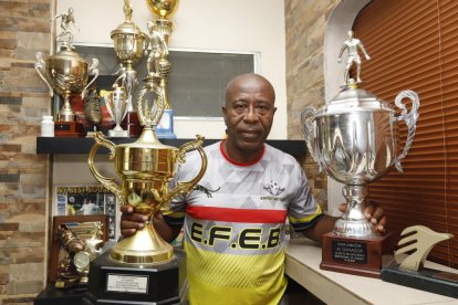 Ermen Benítez afirmó que los comentarios racistas antes eran más comunes en los estadio del país.