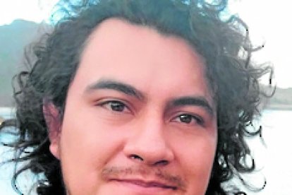 El joven es muy pegado a la religión. Usaba citas de la Biblia en sus diálogos.