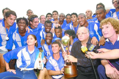 Emelec se consagró como campeón en 2002.