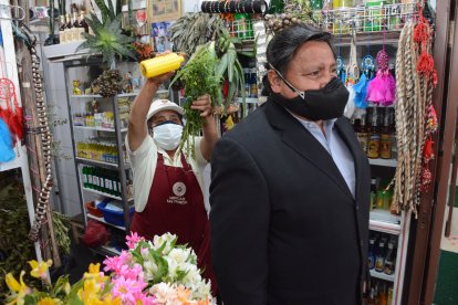 Las colonias también se echan directamente sobre los atados de hierbas para evitar el mayor contacto posible.
