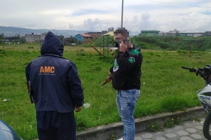 Los 'malcriaditos' bebían en la calle.