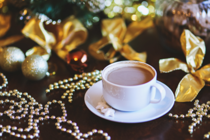 Una taza con chocolate amargo y leche semidescremada puede tener solo 80 calorías.