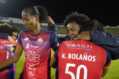 Wendy Villón sumó su sexta estrella nacional de la mano de sus hijas futbolísticas.