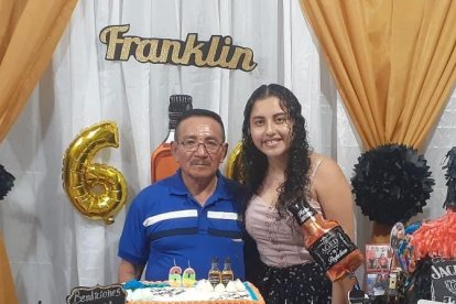 Mauro Merchán junto a Génesis Merchán cuando vivía.