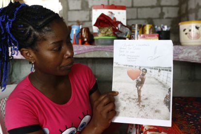 Amalia Orobio aún conserva los volantes que repartió cuando buscaba a su hija.