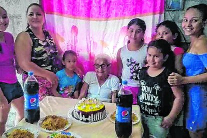 El pasado 15 de octubre celebró su onomástico entre sus seres queridos.