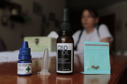 Por cada libra de marihuana se pueden obtener de 6 a 7 frascos de aceite.