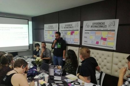 Buitrón realiza varias conferencias en las que explica el uso del cannabis medicinal.