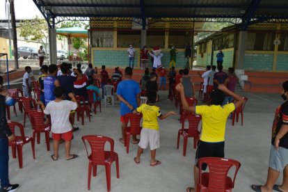 No solo se llevó salud, también diversión y arte, a través de una obra de teatro.