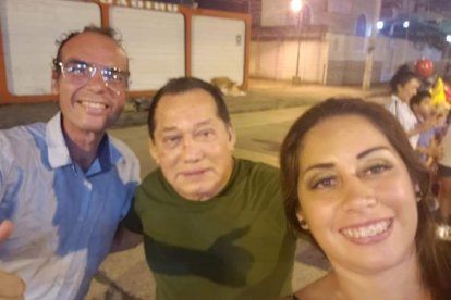 El último fin   de año juntos. Paulina pasó el último día del 2019 junto a su familia, en la casa de sus padres. Ese día no faltaron las selfies. En esta gráfica aparece junto a su esposo y su padre.