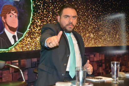 Carlo Aguilar es astrólogo, psicólogo y cartomántico y realizó una lectura sobre los famosos