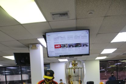 El payaso Trulito Show y el trofeo de Barcelona.

PERIODISTA : JERSON RUIZ 

FECHA : 06/01/2021 

Agencia (ag-extra)