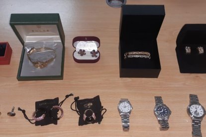 Parte de los objetos de valor que se estaban llevando los maleantes y que fueron recuperados por la Policía