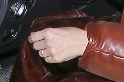 Fotografías de Kim Kardashian luciendo su anillo de compromiso salieron a la luz pública