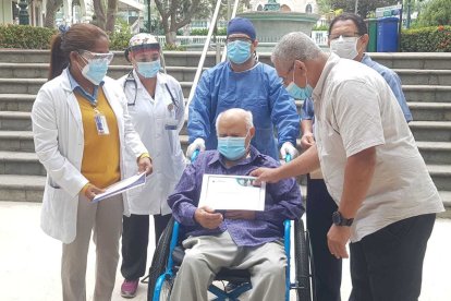 Los adultos mayores serán los primeros en ser vacunados