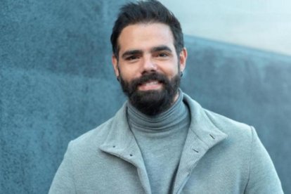 Ronald es un presentador de televisión y actor ecuatoriano.