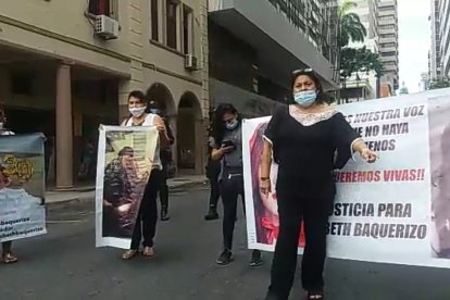 Katty Muñoz, la mamá de Lisbeth ha encabezado las protestas.