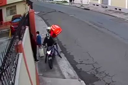 La mujer fue agredida en el cuerpo y en la cabeza.