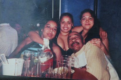 El alcohol y la marihuana eran los compañeros de la vieja vida de Lorena (centro).

Agencia (ag-extra)