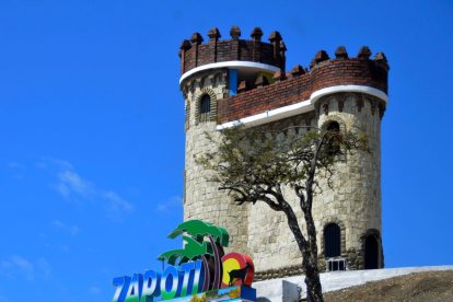 El castillo de Zapotillo es el tradicional mirador y símbolo de la ciudad.