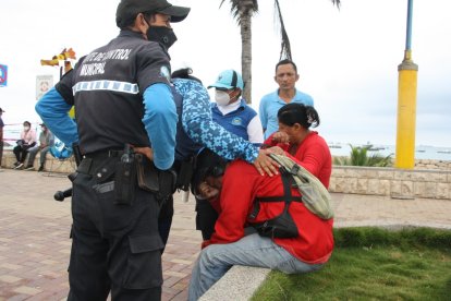 Javier Magallanes llora por la muerte de su exconviviente.