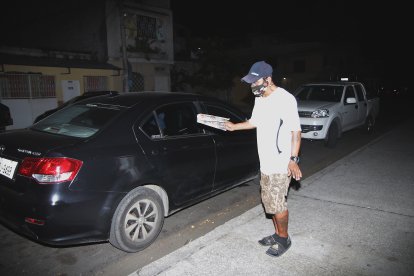 Un dólar les cobra a los moradores de su sector, a los de afuera $ 1,50.

FECHA : 13/01/2021 

Agencia (ag-extra)