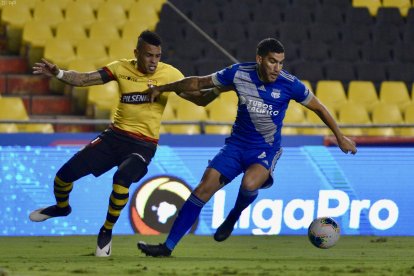 El argentino Leandro Vega se destaca como defensa central de Emelec.