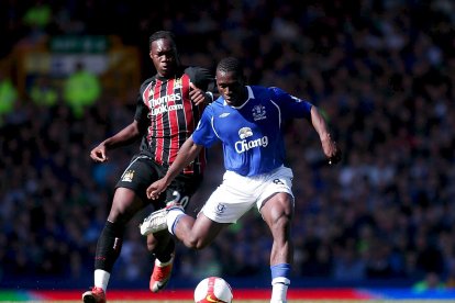 Para la temporada 2008-09 el Mortero fue fichado por el Everton de la Premier League. Llegó a una de las mejores ligas del mundo.