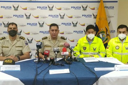 El Gral. César Zapata, junto a otros altos oficiales de la Policía dieron los resultados de las acciones contra el hampa y el desorden.