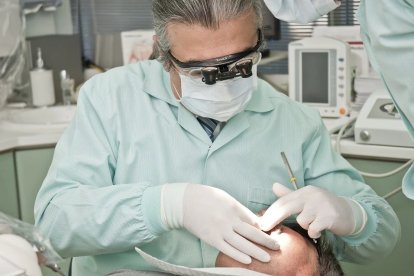 Debes recurrir a tu dentista no solo por temas estéticos, sino por tu salud integral.