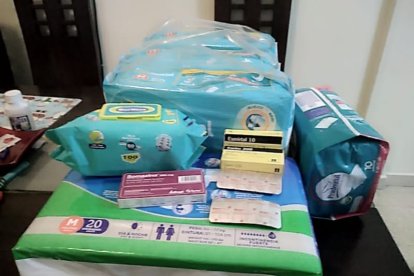 Pañales y paños húmedos son parte de las donaciones. Con el efectivo se han comprado medicamentos.