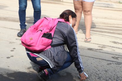 Familiares de la víctima llegaron al sitio del suceso.