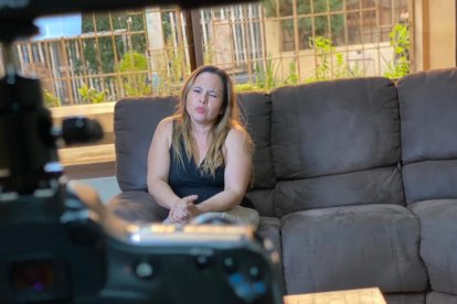 Durante la filmación se muestran testimonios de amigos y parientes de JL Zambrano