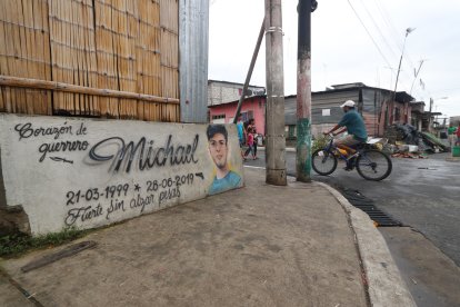 En una pared los amigos pintaron un mural tras la muerte de Michael.