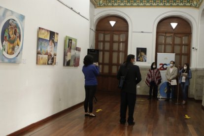 El pintor chimboracense expone en la Casa Museo de Riobamba, la muestra podrá verse hasta el 29 de enero.