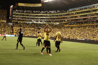 En 2018 nuevamente un brasileño, Kaká, fue invitado a la Noche Amarilla.