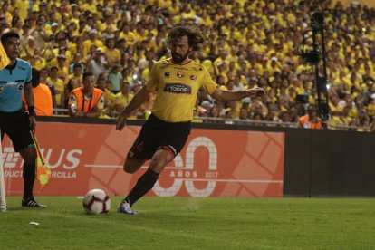 El italiano Andrea Pirlo sacó a relucir su clase con el balón en la Noche Amarilla de 2019.