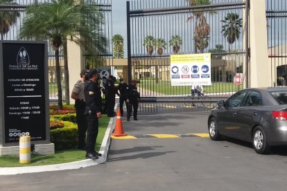 Todo carro que entra al camposanto es chequeado