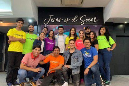 Efraín Ruales por dos ocasiones fue invitado a dar charlas a los cultos de jóvenes de la iglesia Galilea.