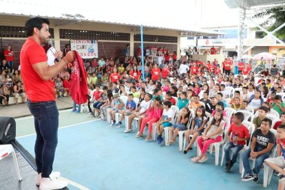 Él formó parte de campañas y programa sociales dentro de su iglesia, Casa de Fe.