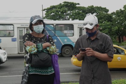 Katty Silva y Jorge Espinoza también querían despedir a su animador favorito.