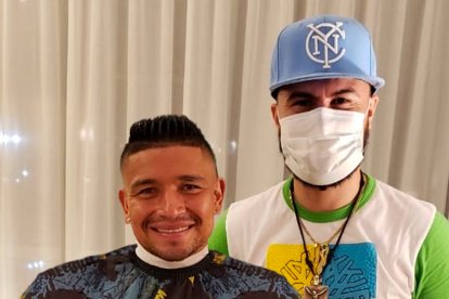 Mario Pineida es uno de los fieles clientes de Monroy.